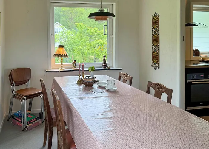 Feriehus 7 Bedroom Amazing In Nedre Vats